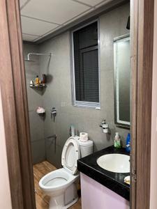 Bathroom Image of 850 Sq.ft 2 BHK Apartment / Flat for sale in Kalpataru Paramount, Thane West Thane for Rs. 17000000