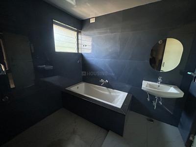 Bathroom Image of 1800 Sq.ft 3 BHK Apartment / Flat for rent in Shree Nagar Belagavi for Rs. 32000