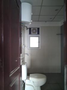 Common Bathroom Image of 2650 Sq.ft 4 BHK Apartment / Flat for sale in Sunworld Vanalika, Sector 107 Noida for Rs. 43000000