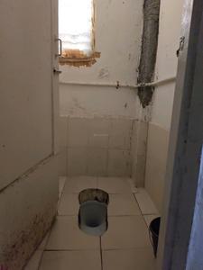 Common Bathroom One Image of 408 Sq.ft 1 RK Apartment / Flat for sale in Dahisar East Mumbai for Rs. 6900000