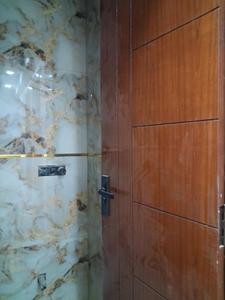 Common Bathroom Image of 1000 Sq.ft 2 BHK Apartment / Flat for sale in Sector 72 Noida for Rs. 3600000