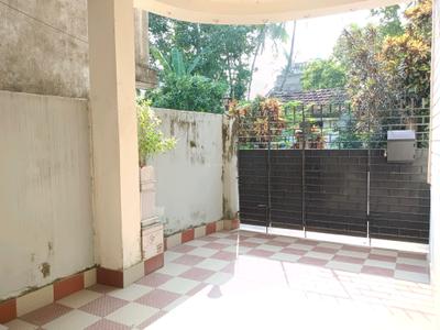 Car Garage Image of 900 Sq.ft 3 BHK Independent House for rent in Panchpota Kolkata for Rs. 12000