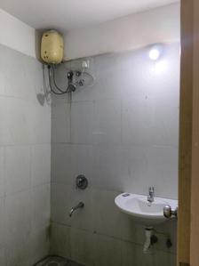 Common Bathroom Image of 774 Sq.ft 1.5 BHK Apartment / Flat for rent in Lodha Casa Rio, Palava Phase 1 Thane for Rs. 15000