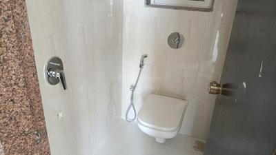 Bathroom Image of 380 Sq.ft 1 BHK Apartment / Flat for sale in Puraniks Grand Central, Thane West Thane for Rs. 9000000
