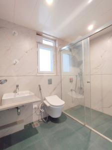 Bathroom Image of 2850 Sq.ft 5 BHK Duplex for sale in Ahura The Latitude D, Kondhwa Pune for Rs. 32000000