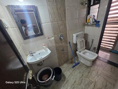 Bathroom Image of 950 Sq.ft 2 BHK Apartment / Flat for rent in Shree Ganesh Krupa, Vashi Navi Mumbai for Rs. 45000