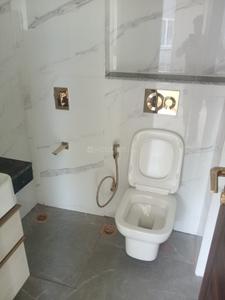 Bathroom Image of 1712 Sq.ft 3.5 BHK Builder Floor for rent in Smartworld Orchard, Sector 61 Gurgaon for Rs. 60000