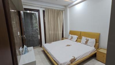 Bedroom Image of 1600 Sq.ft 3 BHK Builder Floor for sale in Moti Nagar New Delhi for Rs. 22500000