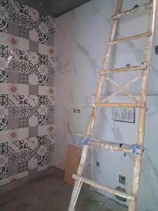 Common Bathroom Image of 650 Sq.ft 1 BHK Apartment / Flat for sale in Sector 73 Noida for Rs. 2600000
