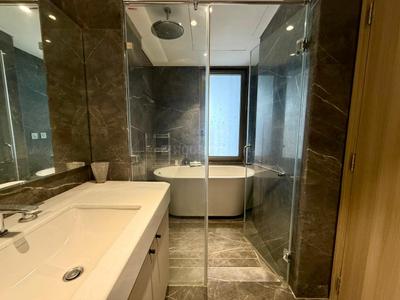 Bathroom Image of 2800 Sq.ft 4 BHK Apartment / Flat for sale in Rustomjee Crown, Prabhadevi Mumbai for Rs. 190000000
