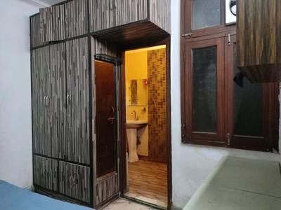 Bedroom Image of 800 Sq.ft 2 BHK Builder Floor for sale in Laxmi Nagar New Delhi for Rs. 6800000