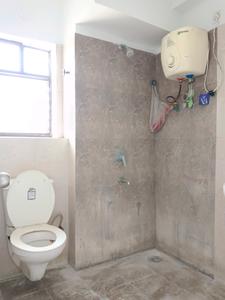 Common Bathroom Image of 930 Sq.ft 2 BHK Apartment / Flat for rent in Primarc Southwinds, Rajpur Kolkata for Rs. 17000