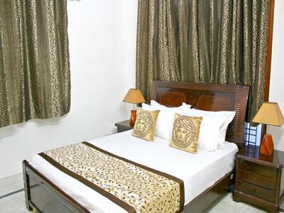Bedroom Image of 1626 Sq.ft 2 BHK Independent House for rent in Sector 10A Gurgaon for Rs. 30000