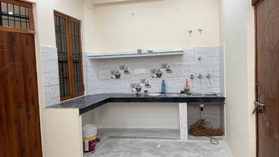 Kitchen Image of 1000 Sq.ft 3 BHK Builder Floor for rent in Saadatganj Lucknow for Rs. 15000