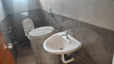 Bathroom Image of 5000 Sq.ft 6 BHK Duplex for sale in Uthandi Chennai for Rs. 55000000