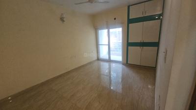 Bedroom Image of 2200 Sq.ft 4 BHK Apartment / Flat for sale in Sarita Vihar New Delhi for Rs. 32800000