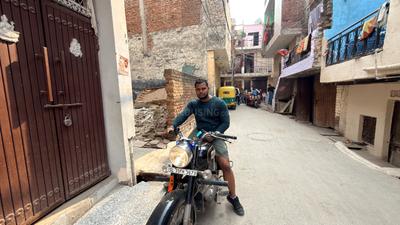 Image of 405 Sq.ft Residential Plot / Land for sale in Sangam Vihar, New Delhi for Rs. 3500000