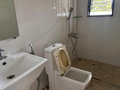 Bathroom Image of 1900 Sq.ft 4 BHK Apartment / Flat for rent in Darode Blossom Bouleward, Koregaon Park Pune for Rs. 180000