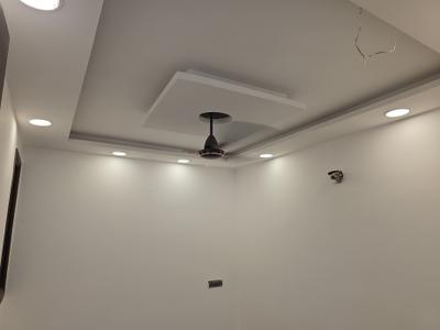 Bedroom Image of 1000 Sq.ft 3 BHK Builder Floor for sale in Govindpuri New Delhi for Rs. 6500000