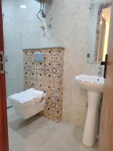 Common Bathroom Image of 1200 Sq.ft 3 BHK Apartment / Flat for rent in Rajpur New Delhi for Rs. 28000
