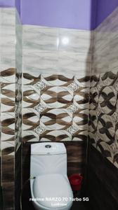 Bathroom Image of 600 Sq.ft 1.5 BHK Independent House for rent in Gayatri Vihar Lucknow for Rs. 8000