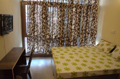 Bedroom Image of KESHAV PG in Sector 20, Noida