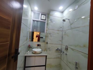 Bathroom Image of 1350 Sq.ft 3 BHK Builder Floor for rent in Puri Kohinoor Faridabad, Sector 89 Faridabad for Rs. 28000