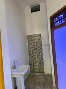 Bedroom Image of 560 Sq.ft 2 BHK Independent House for rent in Mallpur Lucknow for Rs. 15000