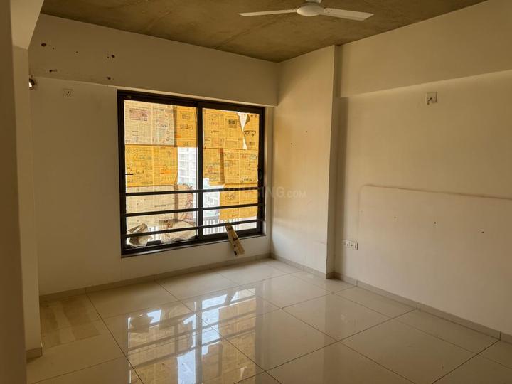 Gala Swing Bedroom 1