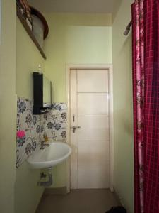 Bathroom Image of 600 Sq.ft 2 BHK Independent House for rent in Hebbal Bengaluru for Rs. 18000
