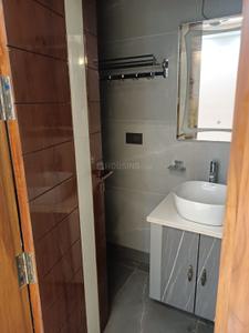 Bathroom Image of 1900 Sq.ft 3 BHK Builder Floor for rent in Swaraj Homes Saini Enclave RWA, Karkardooma New Delhi for Rs. 50000