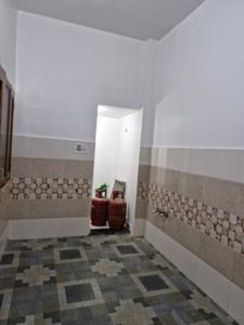 Kitchen Image of 2000 Sq.ft 2 BHK Builder Floor for rent in Gomti Nagar Lucknow for Rs. 18000