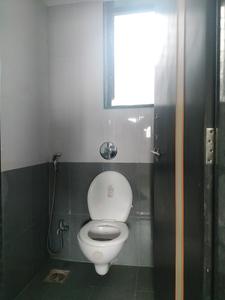 Common Bathroom Two Image of 652 Sq.ft 1 BHK Apartment / Flat for rent in Karve Nagar Pune for Rs. 23000