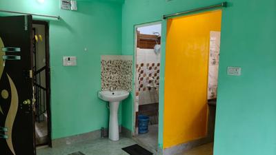 Bedroom Image of 450 Sq.ft 1 BHK Builder Floor for sale in Nayabad Kolkata for Rs. 1800000