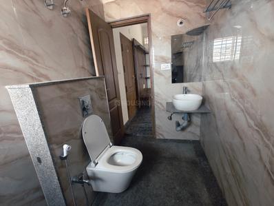 Bathroom Image of 655 Sq.ft 1 BHK Apartment / Flat for rent in Kasturi Nagar Bengaluru for Rs. 25000