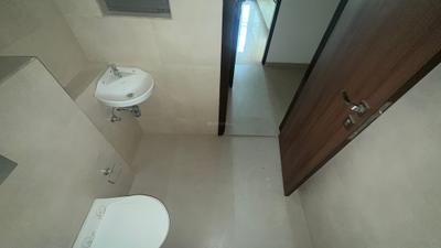 Bathroom Image of 1500 Sq.ft 3 BHK Apartment / Flat for rent in Piramal Mahalaxmi, Worli Mumbai for Rs. 300000