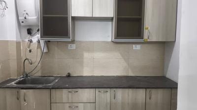 Kitchen Image of 900 Sq.ft 2 BHK Apartment / Flat for rent in Supertech The Romano, Sector 118 Noida for Rs. 22999