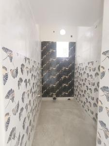Bathroom Image of 850 Sq.ft 2 BHK Apartment / Flat for sale in Tollygunge Kolkata for Rs. 2600000