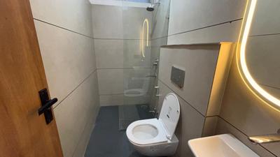 Bathroom Image of 1500 Sq.ft 1 BHK Apartment / Flat for rent in Scheme No 114 Indore for Rs. 24950