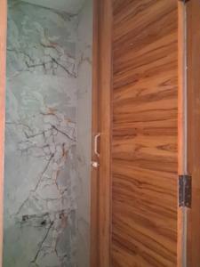 Common Bathroom Image of 1000 Sq.ft 2 BHK Apartment / Flat for sale in Sector 73 Noida for Rs. 3600000