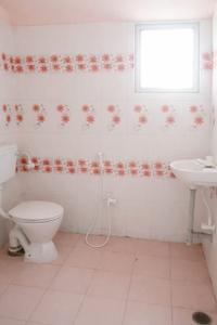 Bathroom Image of 1400 Sq.ft 2 BHK Independent House for sale in Madakkulam Madurai for Rs. 8500000