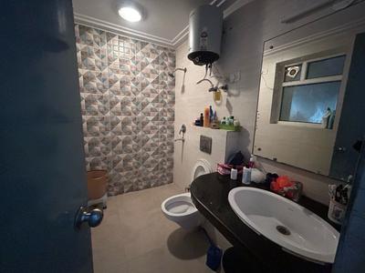 Bathroom Image of 2800 Sq.ft 4 BHK Apartment / Flat for sale in Sector 32 Faridabad for Rs. 16500000