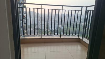 Image of 916 Sq.ft 2 BHK Apartment / Flat for sale in Amanora Gold Towers, Hadapsar, Pune for Rs. 12200000