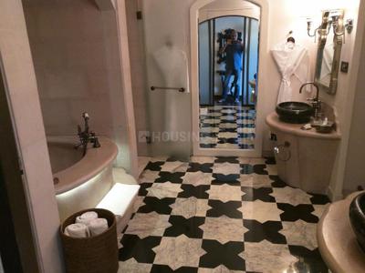 Bathroom Image of 5000 Sq.ft 7 BHK Apartment / Flat for sale in Khar West Mumbai for Rs. 300000000