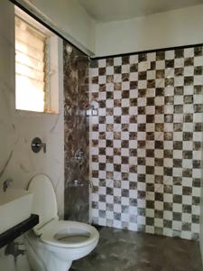 Common Bathroom One Image of 680 Sq.ft 1 BHK Apartment / Flat for sale in Rosa Royale, Hiranandani Estate Thane for Rs. 8500000