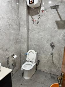 Bathroom Image of 1700 Sq.ft 2 BHK Builder Floor for rent in Sector 46 Gurgaon for Rs. 40000