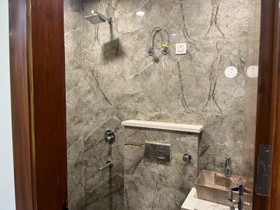 Bathroom Image of 1000 Sq.ft 3 BHK Builder Floor for sale in Janakpuri New Delhi for Rs. 13500000