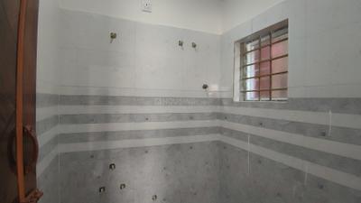 Bathroom Image of 700 Sq.ft 1 BHK Builder Floor for rent in Bommanahalli Bengaluru for Rs. 20000