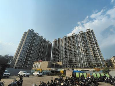 Building Image of 1450 Sq.ft 3 BHK Apartment / Flat for sale in Dosti Greenscapes Phase 2, Hadapsar Pune for Rs. 16000000