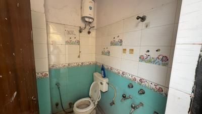 Bathroom Image of 400 Sq.ft 1 RK Builder Floor for rent in Patel Nagar New Delhi for Rs. 14000